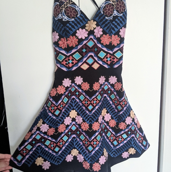 Debbie Dabbie Embroidered Romper - Picture 2 of 5